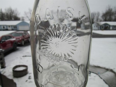TREQ Milk Bottle Daisy Dairy Farm Glens Falls NY WARREN COUNTY 1935 Daisy Flower