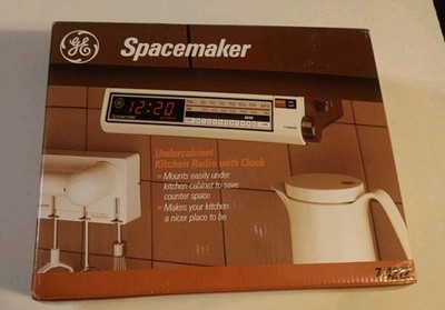 NEW  Vintage GE Spacemaker UNDER CABINET Kitchen AM/FM RADIO w/ Clock 7-4212