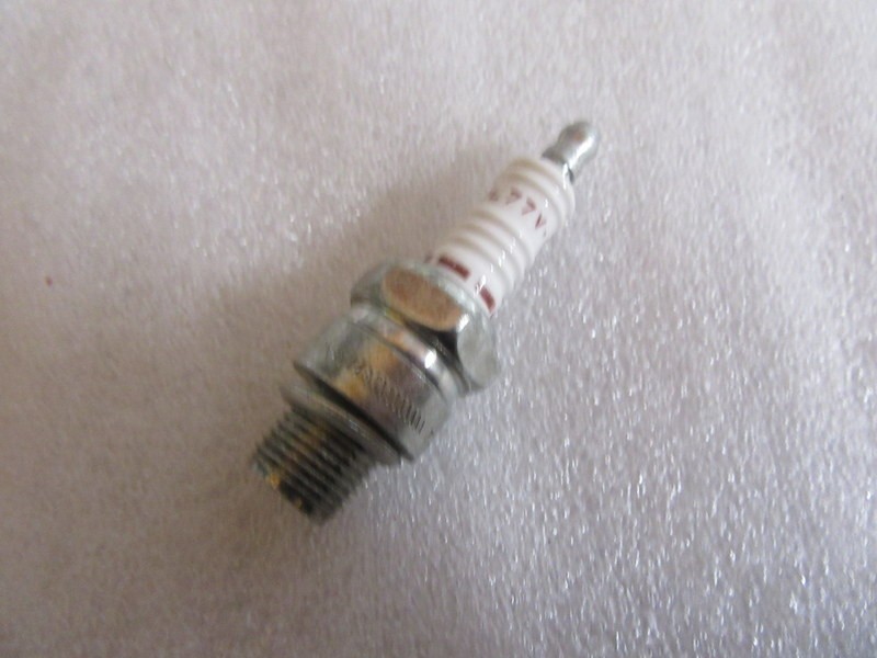 SP24 Champion Marine UL77V Spark Plug #831 OEM New Factory Boat Parts