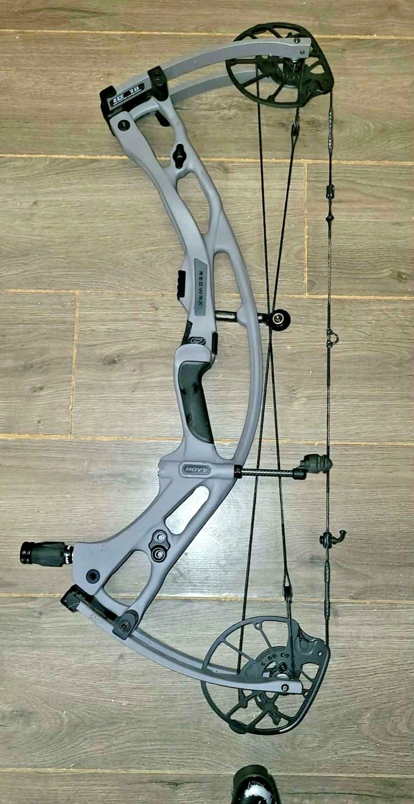 HOYT RX9 BOW RIGHT HAND 25"-29" 70LBS set at 28.25" slate gray