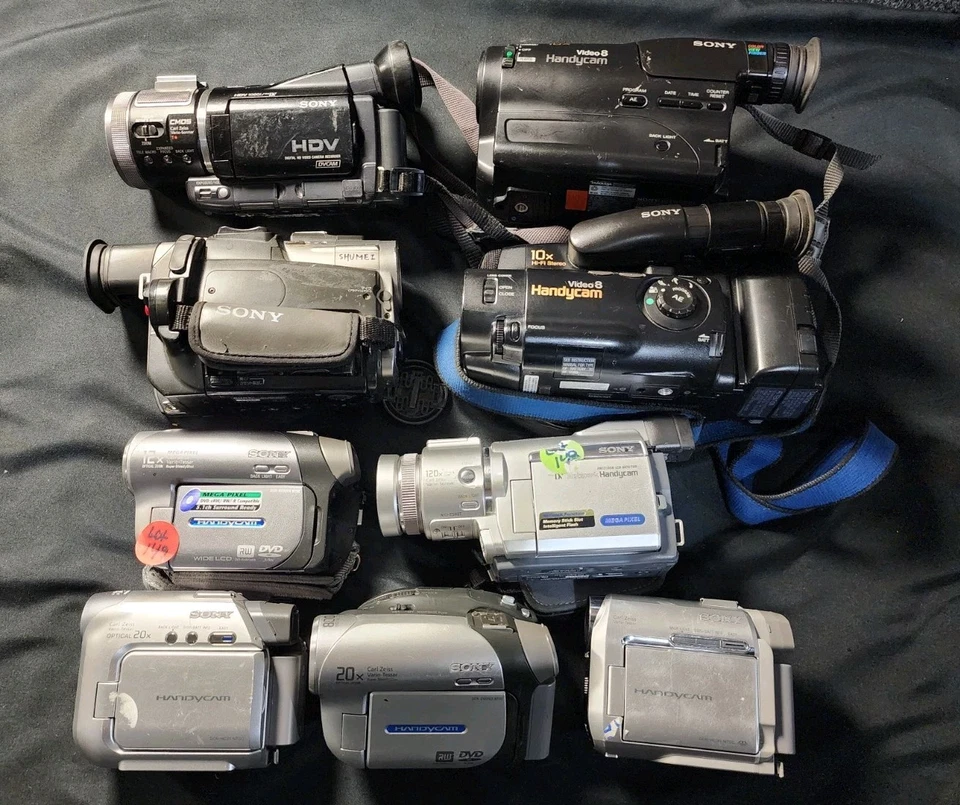 A LOT OF 9 Carl zeiss Sony Handycams/ For Parts and Repair - Image 2 of 4