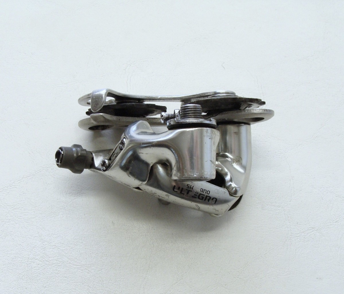 Dérailleur Arrière Shimano Ultegra 6500 – 9 Vitesses – 90s – Cage Courte – Occasion