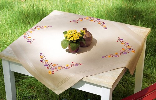 Vervaco 0156524 Tablecloth Flowers Playful Embroidery Point Cross Print