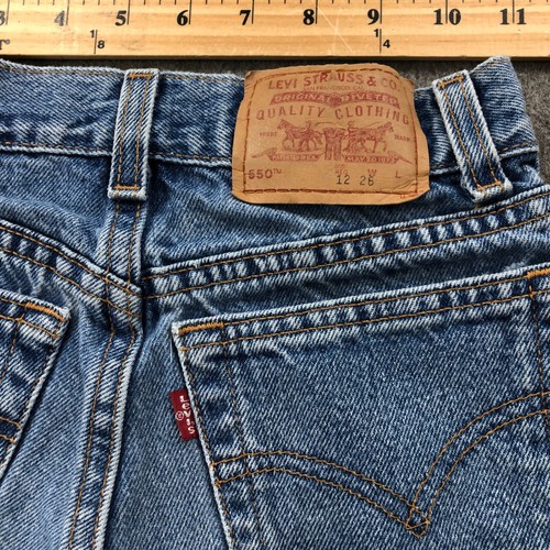 Vintage Levis 550 Boys 26 Denim Jean Shorts Light Wash Relaxed Fit Distressed - Picture 9 of 11