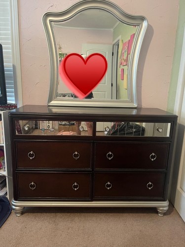 bedroom set - Picture 4 of 7