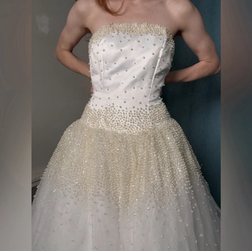 Vintage Oleg Cassini Pearl Ball Gown - Wedding Dress - 8 - Image 4 of 4