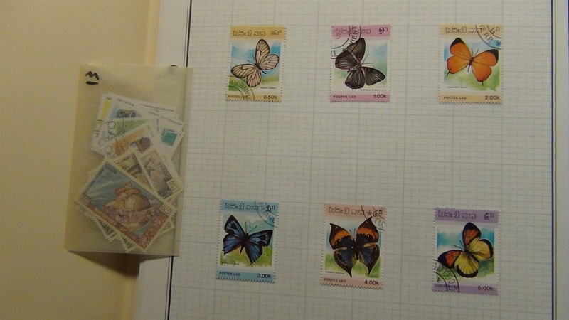 Stampsweis Laos collection on Harris pages est 500 Stamps - '92