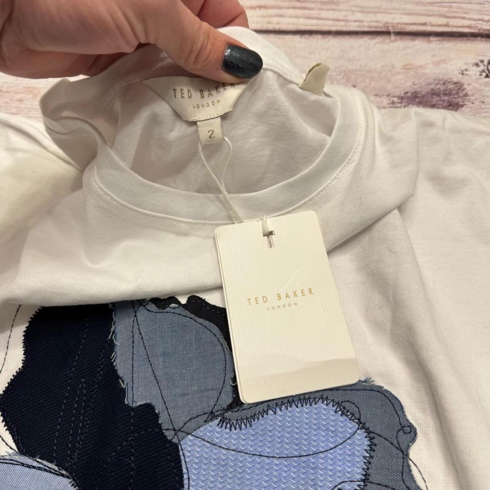 Ted Baker Floriyn Magnolia Tee Appliqué High Low Shirt White Size 2 = Small NEW