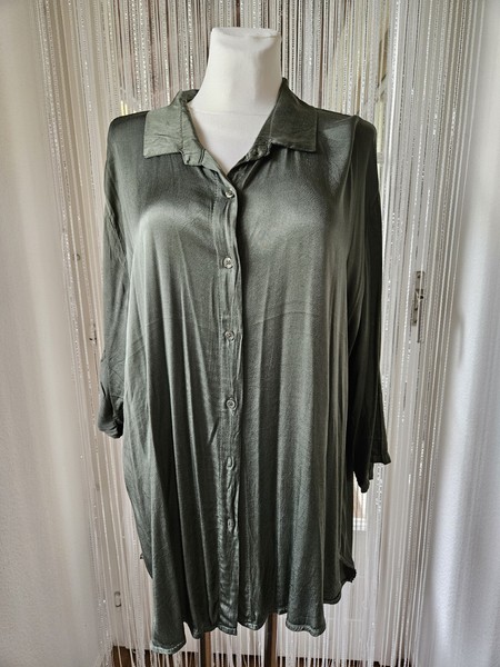 Satin Longbluse in Oliv