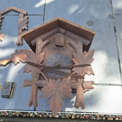Antike Kuckucksuhr aus Holz