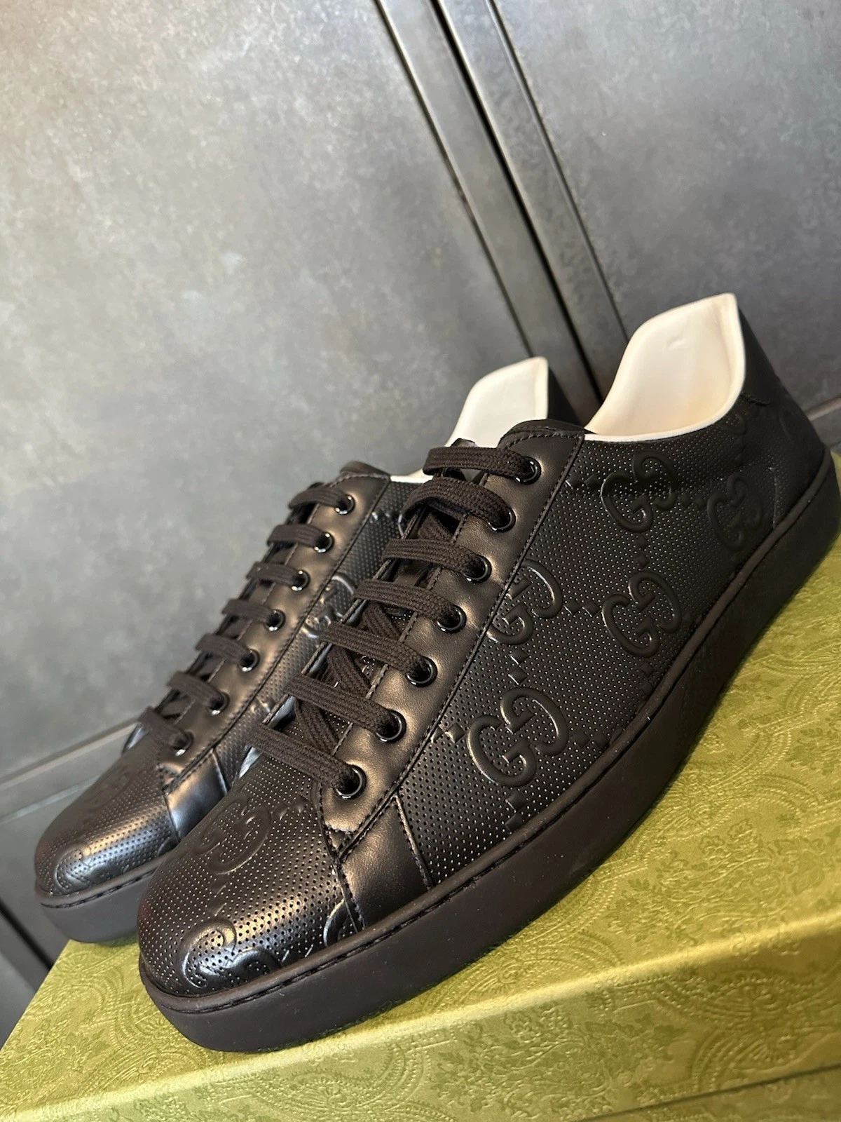 Gucci — Gucci Mens Black Leather GG Supreme Ace Sneakers Trainers Size 11.5UK/12.5US