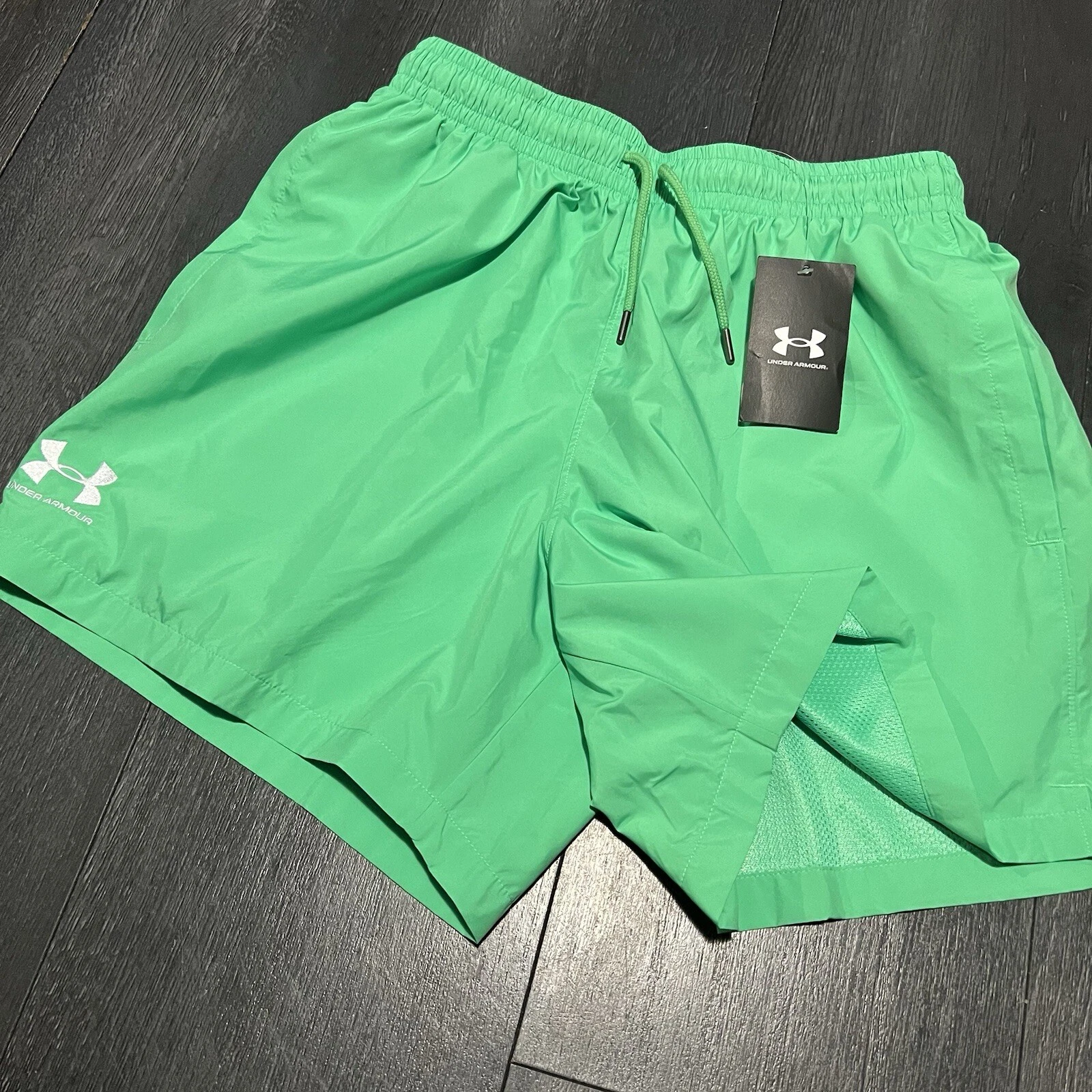 Under Armour UA Loose Fit Woven Volley Shorts Mesh Lined Green 1377191 Men Size