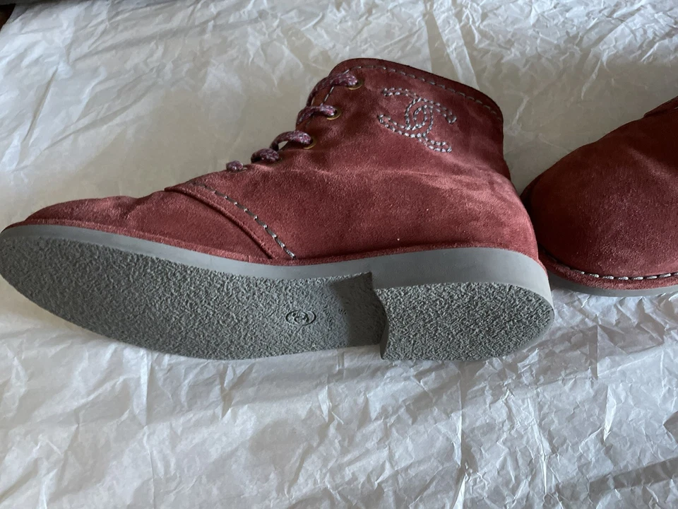 Novas Botas de Cadarço de Camurça Logotipo CHANEL CC de US$ 1.550 Tamanho 38 UE Compatível com Tamanho 7 EUA - Imagem 3 de 4