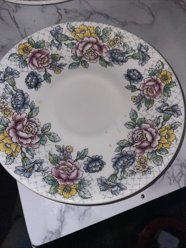 108 Vintage Sadler Victoria Cups And Saucers X 2 - Picture 5 of 6