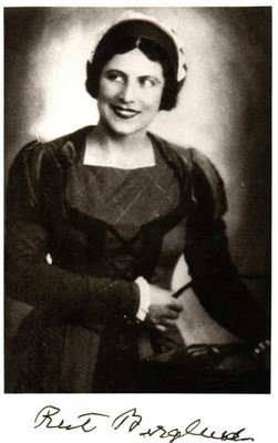 Opera: RUT BERGLUND; original autograph on a photo