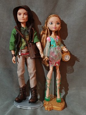 EVER AFTER HIGH - Muñecas Ashlynn Ella & Hunter Huntsman ''FIRST CHAPTER'' y stand
