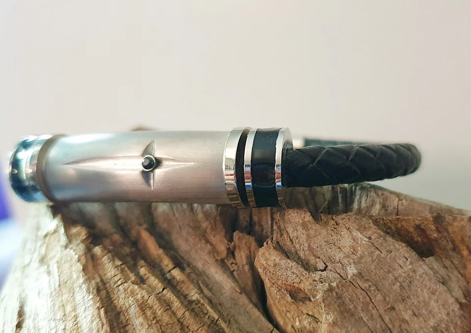 Brazalete Bradford Exchange Son Brazalete Cruz Cuero Trenzado/Ino inoxidable Grabado Foto 4 de 4