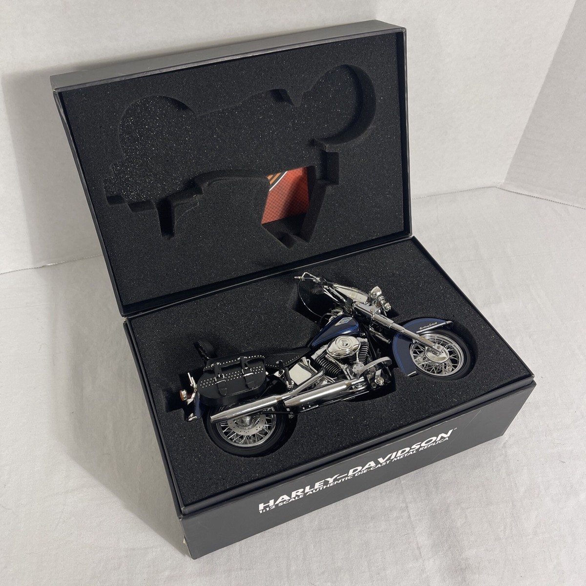 DCP Harley Davidson 1:12 2009 FLSTC Heritage Softail Classic Bike