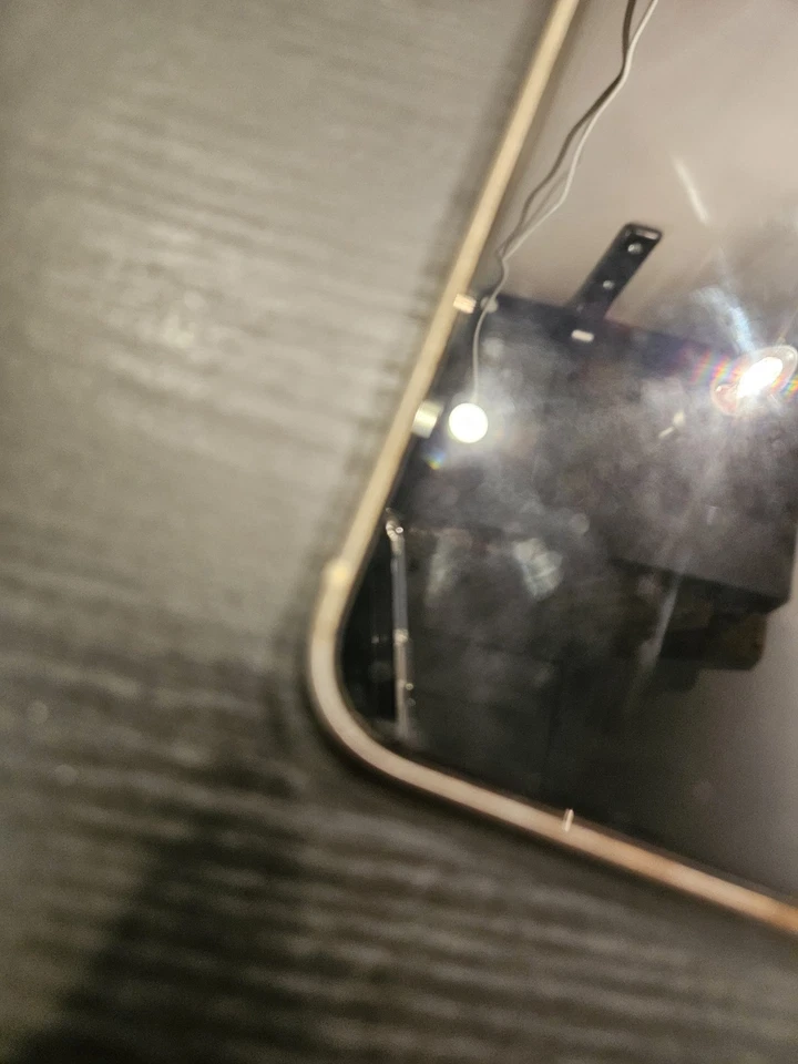 Apple iPhone 11 64GB, white, EE, 73% BH, good condition, faulty speaker. - Image 4 of 4