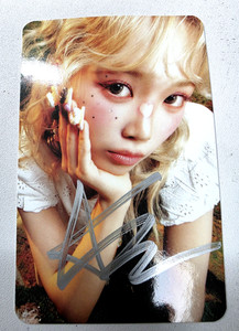 Chaewon Autograph | eBay