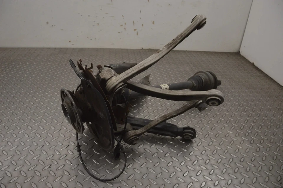 Mercedes C220d Federung hinten rechts A2053521900 A2053508008 W205 2016 21908805 - Bild 1 von 4
