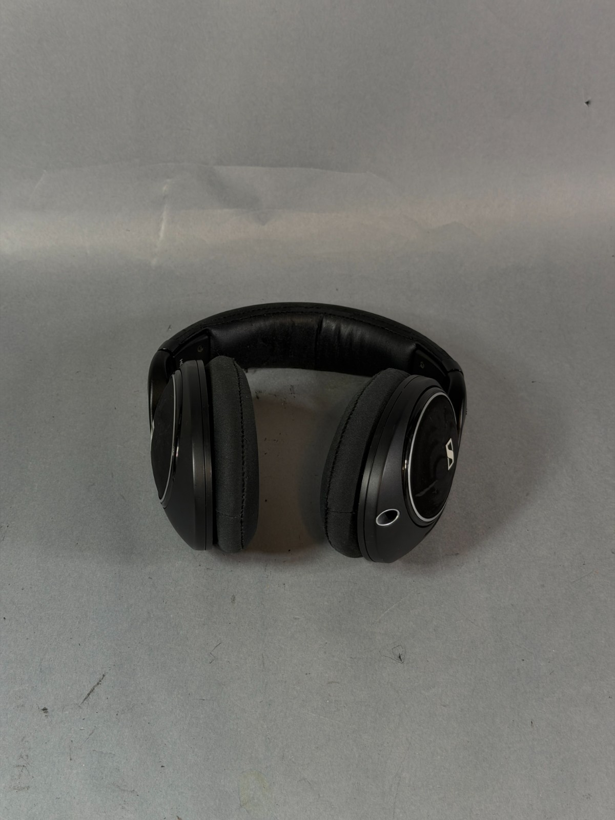 Sennheiser HD598Cs Over-Ear Headphones - No Cable - Tested, Works