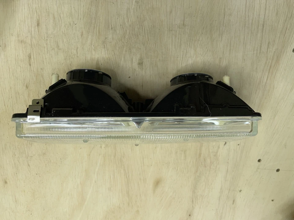 Lente y carcasa de faro derecho pasajero GM OEM 91-93 Deville Fleetwood 16515642 Foto 4 de 4