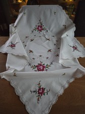 Mitteldecke Beige mit Kreuzstich-Stickerei ca.84 x82 cm Handarbeit Rosen Motiv