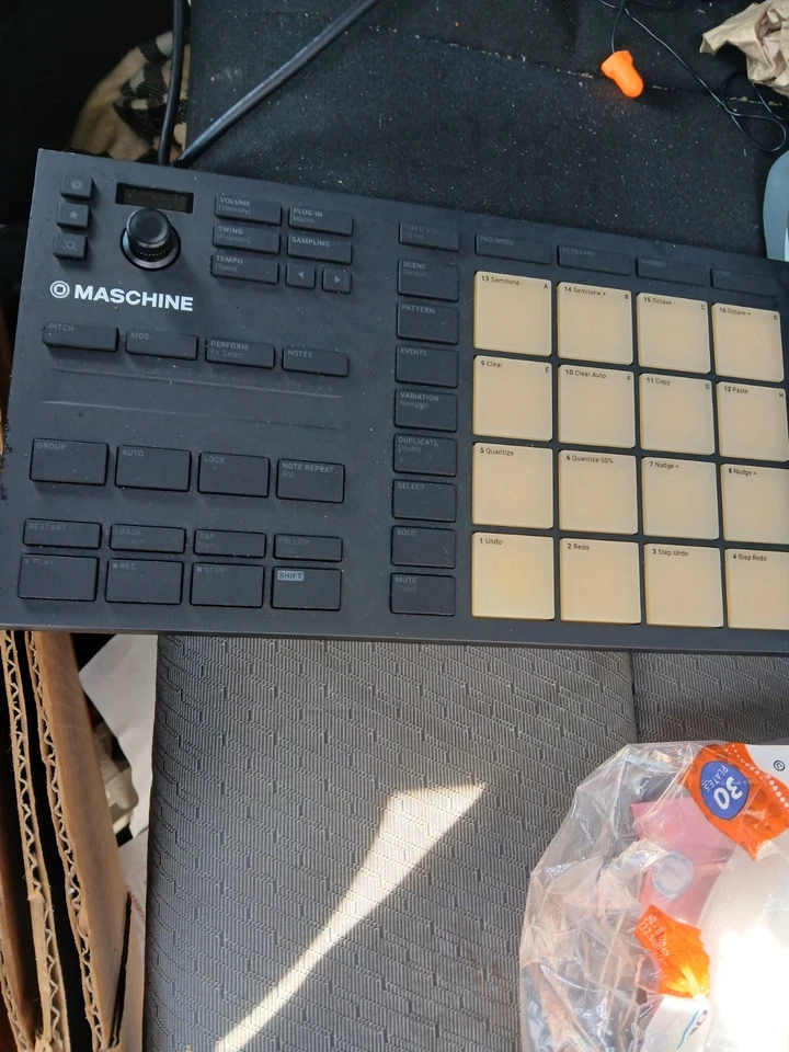 Maschinen Studio com licença incluída e caixa; instrumentos nativos - Preto - Imagem 2 de 2