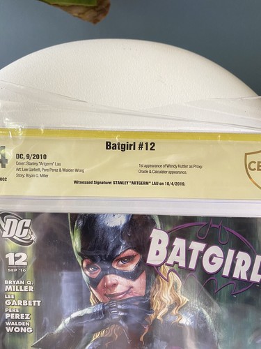 BATGIRL 12 CBCS 9.4 SS STANLEY “ARTGERM” LAU (DC COMICS) NOT CGC 1st Appearance - Picture 5 of 6