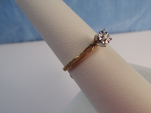 Massiver 14 Karat Gelbgold 0,02 Karat zwei runder Diamant Versprechen Wohlerholring Größe 6 - Bild 14 von 24