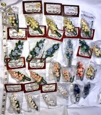 LOT OF 23 BUNCHES FABRIC RIBBON ROSES BERRY MILLINERY HATS DOLLS FLOWERS VINTAGE