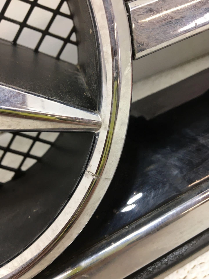 08 09 10 11 12 13 14 Mercedes-Benz MERCEDES C-CLASS Grille Foto 3 de 4