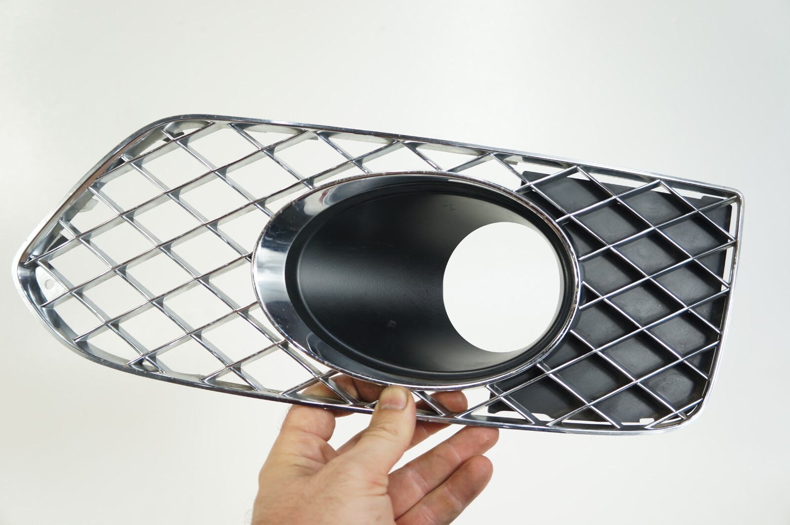 oem 17-19 bentley bentayga front passenger side fog light cover grille 36a807682