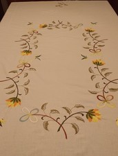 Tischdecke rechteckig handbestickt