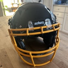 Schutt Youth Vengeance A11 Czarny kask piłkarski Rozmiar medium z podbródkiem