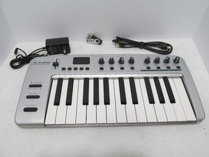 M-Audio KeyStudio 25 MIDI Controller keyboard with power and cables