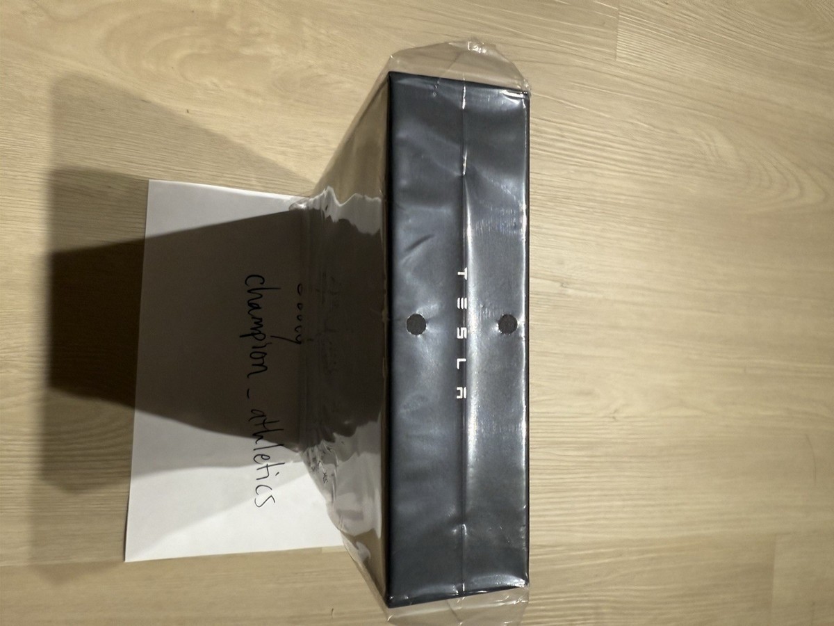 FREE TOTE BAG] Tesla Diner Exclusive Black Optimus Bot Action