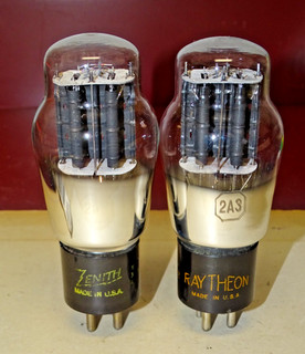 Par de tubos de radio/audio 2A3 2A3 fuertes e idénticos marca Zenith y Raytheon
