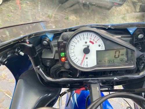 Suzuki Gsxr 750 K1 2001 - Picture 4 of 11