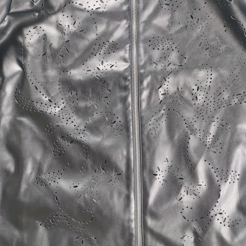 Chaqueta de cuero sintético Susan Graver para mujer con detalle láser negra talla L nueva con etiquetas Foto 4 de 4