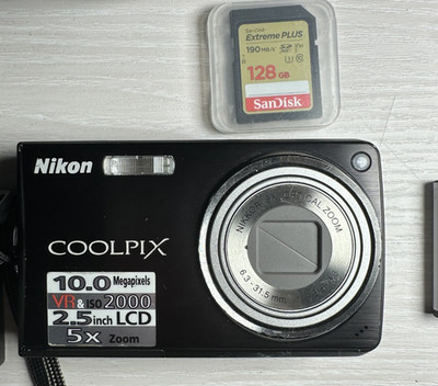 Nikon COOLPIX S550 10.0MP Digital Camera 128 GB Memory Card + Battery & Charger