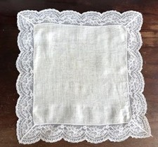 VINTAGE HANKY WHITE LACE EDGE WHITE LINEN CENTER WEDDING FORMAL NEW W/O TAG