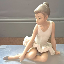 Lladró Porcelain Sitting Ballerina Figurine White/Beige Signed DA015A