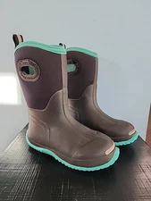 MUDS Noble Outfitters Kids Mud Snow Rain Boots 1 Youth Black Teal Waterproof EUC