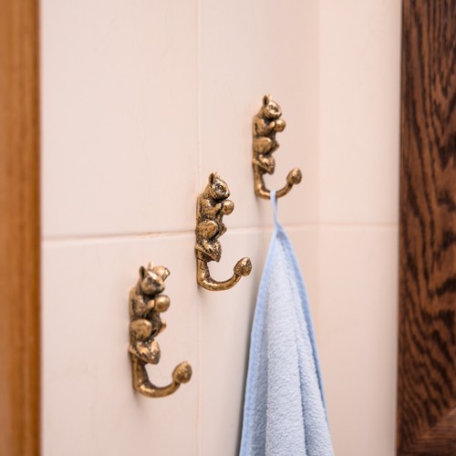 Wall hook in the form of a squirrel sitting on a mushroom and holding a nut - Picture 16 of 16