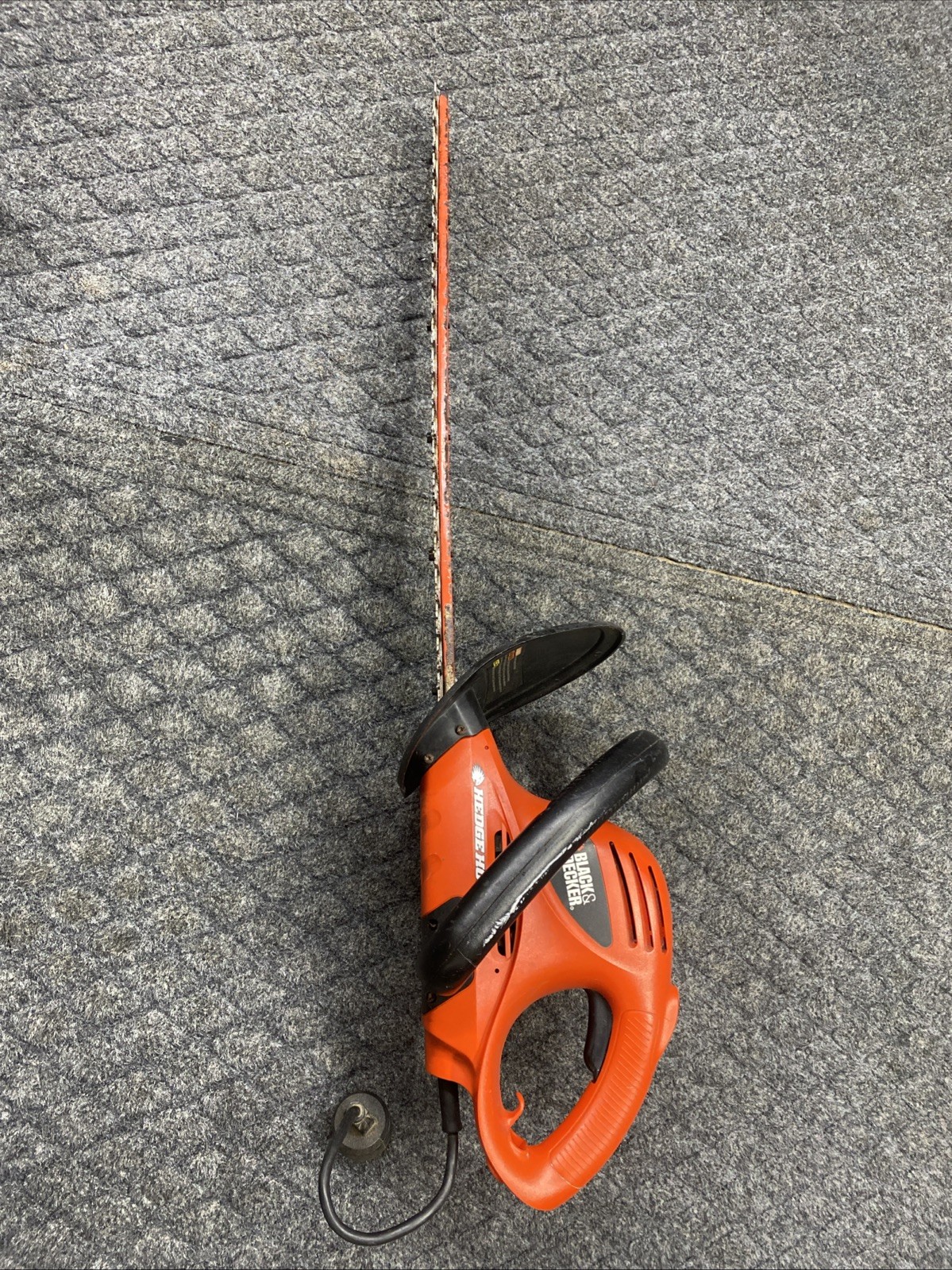 BLACK+DECKER Hedge Trimmer, 22-Inch -Ht22 In Good Condition 