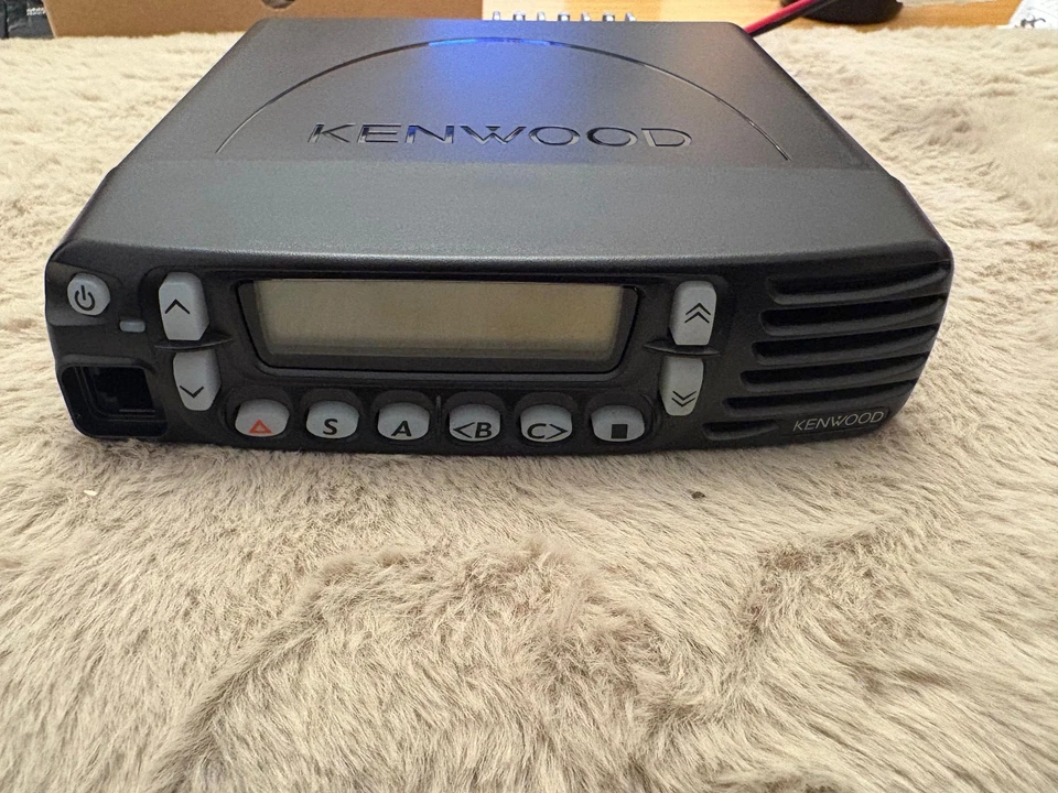 Kenwood VHF-Betriebsfunkgerät Mobilfunkgerät 136-174 MHz TK-7180-E / TK-7180E - Bild 2 von 4