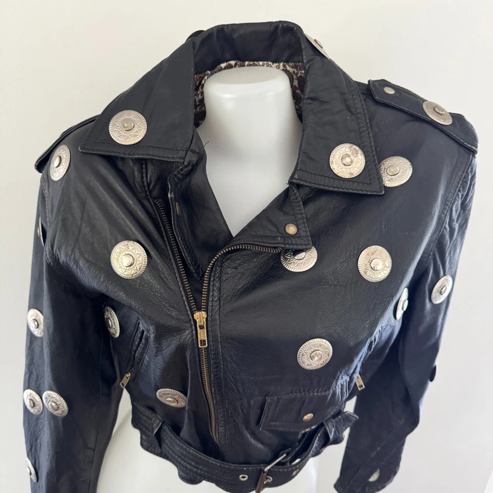 Chaqueta de motociclista de cuero negro de metal recortada VERA PELLE de colección de los años 80 Tuareg 40 S Foto 3 de 4