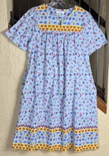 Go Softly Patio Blue In The Garden Print Short Sleeve MIDI House Dress Women’s M